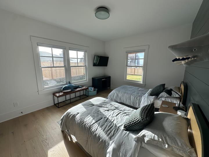 Спална соба бр. 3 (приземје) со 2 брачни кревета