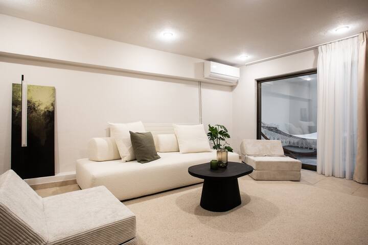 Lush 5 Bed Sublime Townhouse by Zoia Living gallery image 5