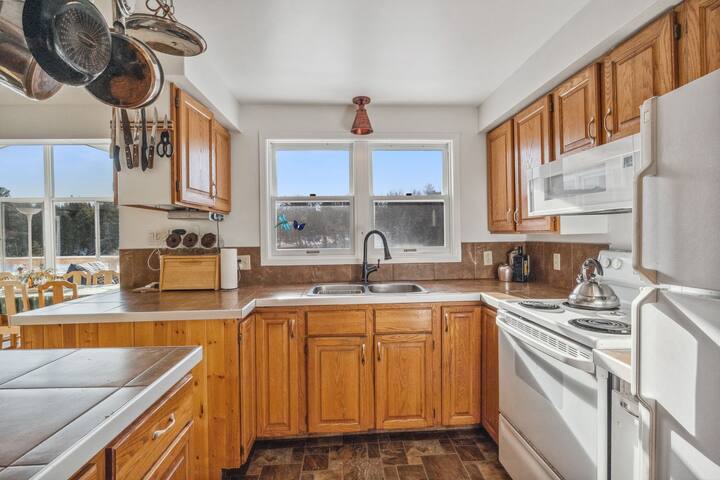 Tin Roof Landing – Richibucto River Retreat gallery image 5