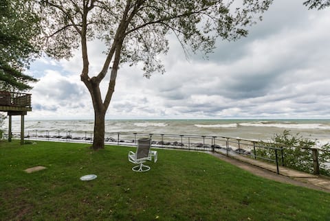 Lake front and hot tub