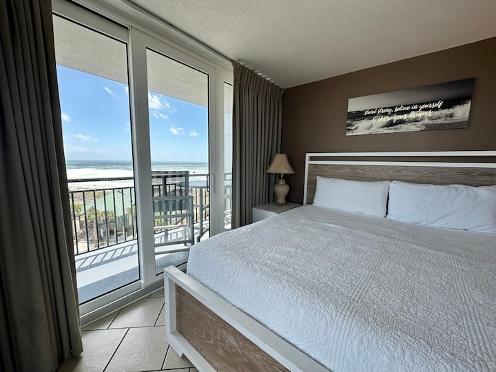 Uitzicht op het balkon van de hoofdslaap