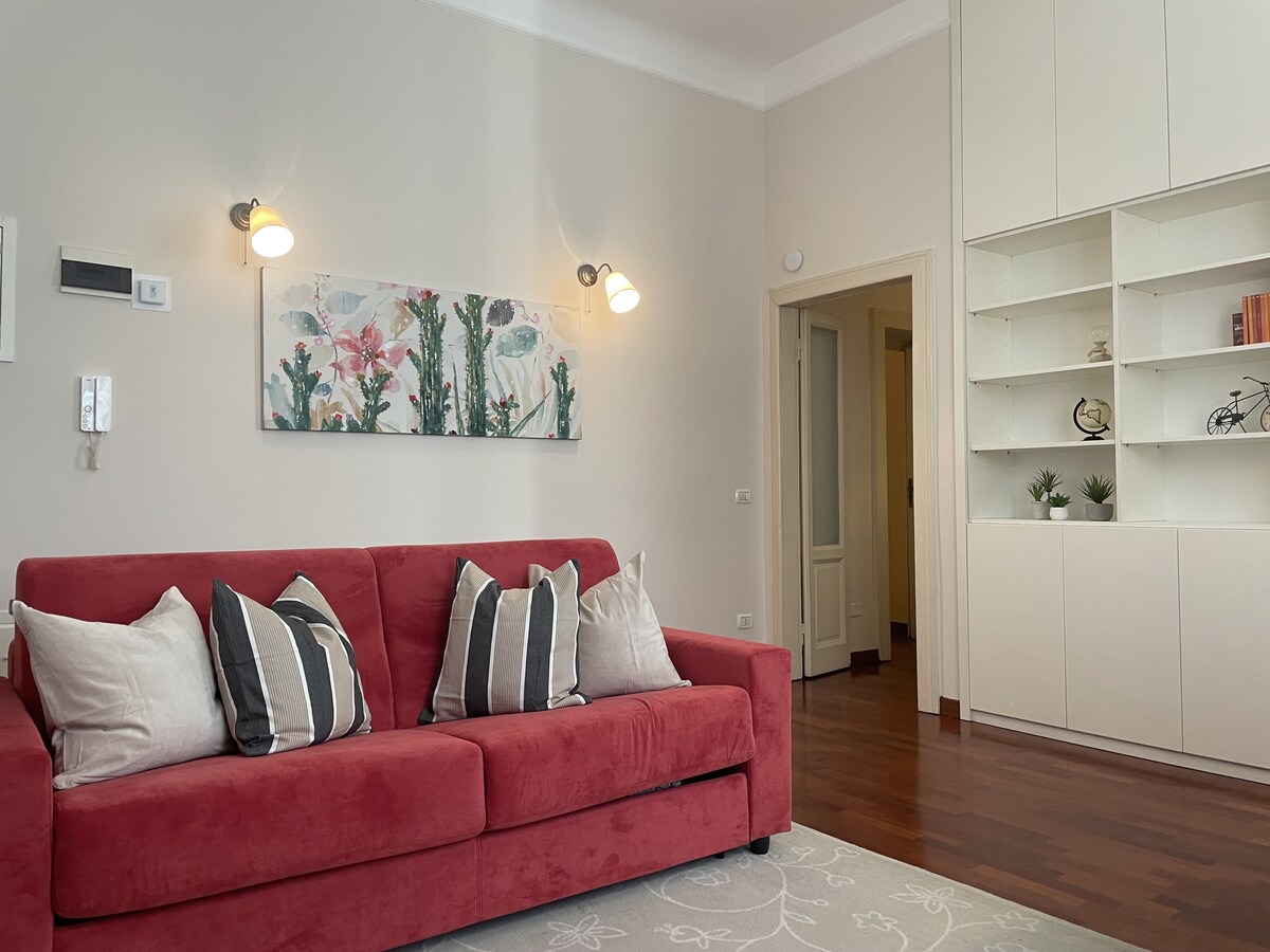 Top performing Airbnb: Bright & Modern 70sqm, 15min to Duomo, WiFi, A/C in Milano