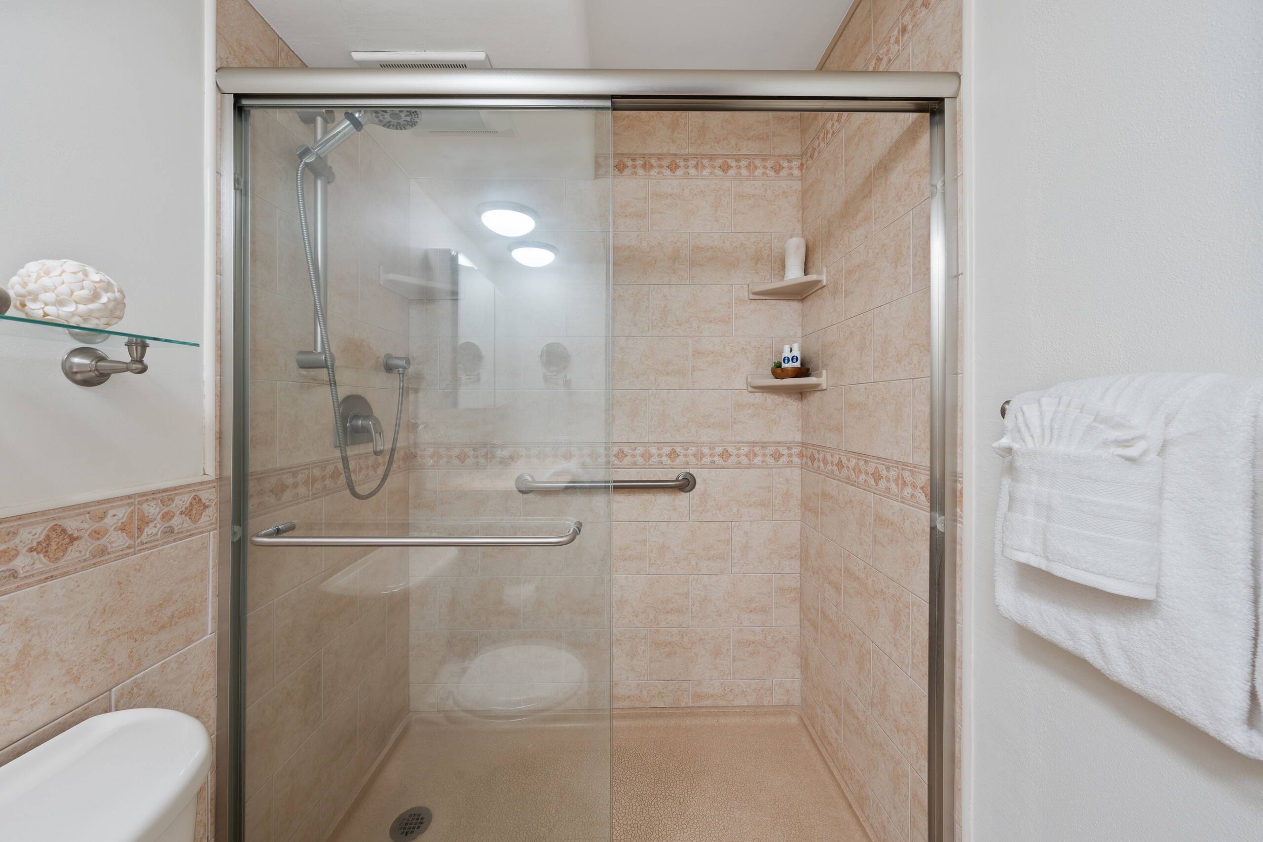 Condo in Wailuku · ★4.67 · 2 bedrooms · 3 beds · 2 private baths - Image 26