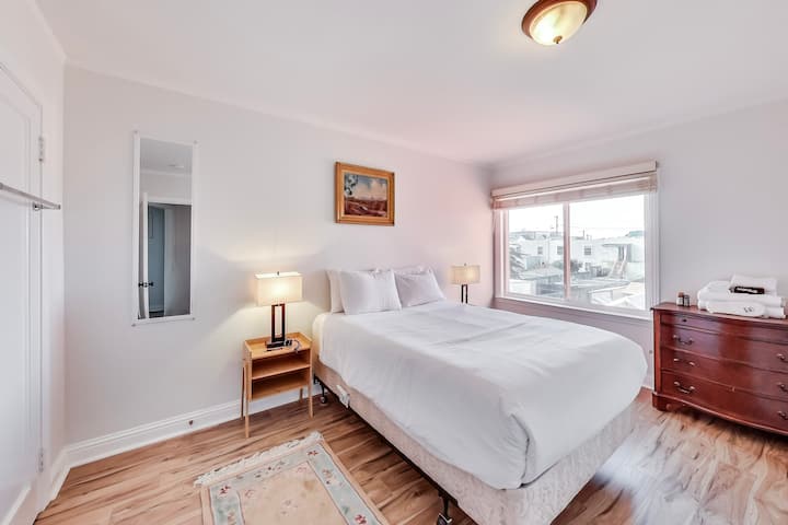 Მეორე საძინებელი სააბაზანოს მოპირდაპირე მხარეს.