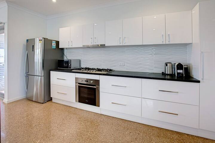 Wobiri is a modern marina townhouse on the canals gallery image 3