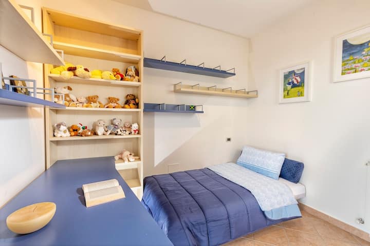 Dvije ukusno uređene spavaće sobe nisu samo mjesta za odmor, već i prava su osobna skloništa. Svaka spavaća soba ima svoju privatnu terasu.