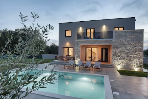 Villa Omnia by Istrialux