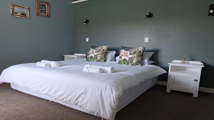 Picha ya Chumba cha Mfalme wa Kifahari 1