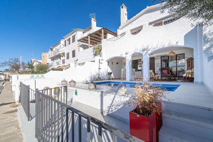 Fisherman’s house with 3 bedrooms, pool and moorin