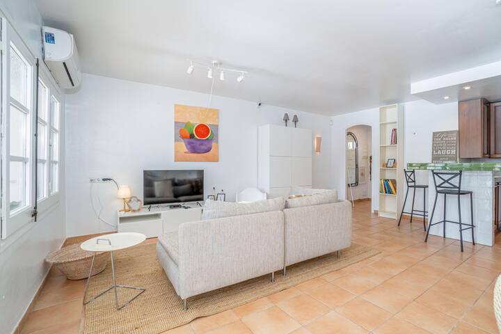 Fisherman’s house with 3 bedrooms, pool and moorin gallery image 5