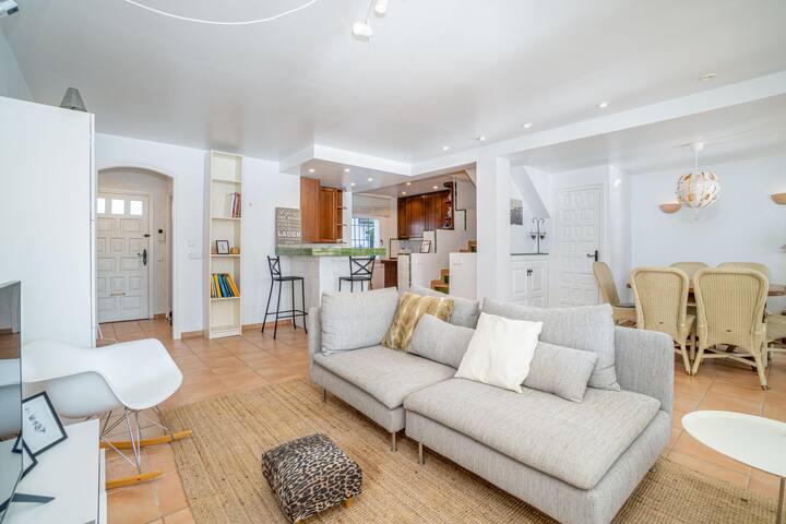 Fisherman’s house with 3 bedrooms, pool and moorin gallery image 3