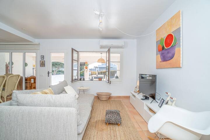 Fisherman’s house with 3 bedrooms, pool and moorin gallery image 4