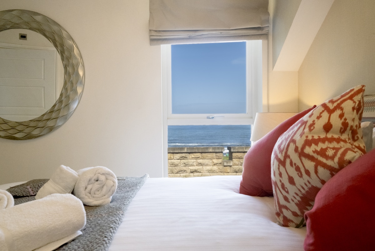 Popular Airbnb listing: Northern Hideaways, Seascape in North Sunderland