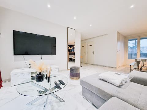 Top performing Airbnb: #GH | Le Monochrome in Saint Martin D'hères