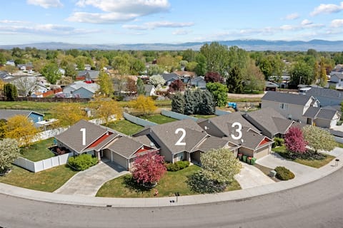 3 Adjacent Homes—Great for Families - Sleeps 24!