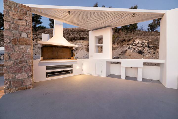 Sleeps8-Parking-Garden-Pool-SunSets-Barbeque gallery image 5