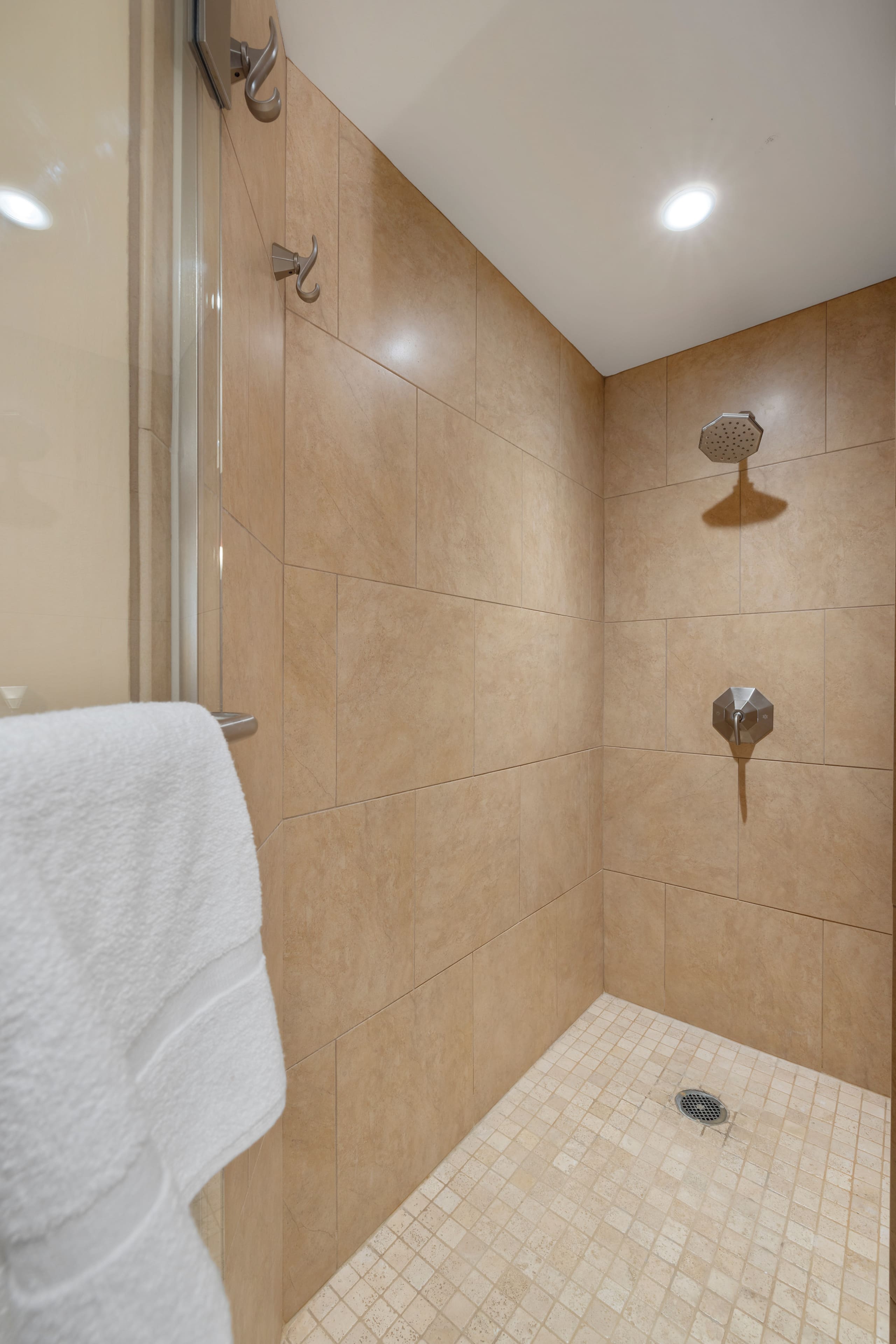 Condo in Kapolei · ★5.0 · 2 bedrooms · 3 beds · 2 shared baths - Image 15