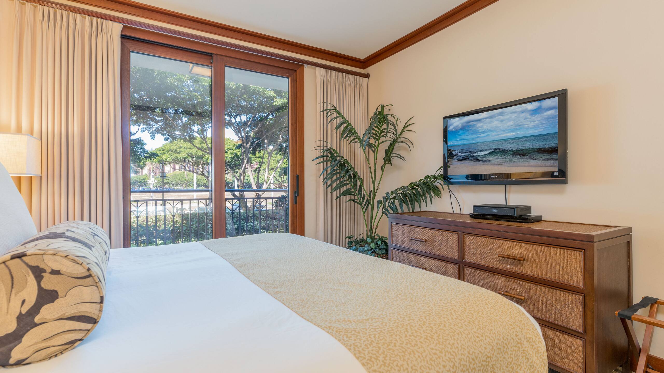 Condo in Kapolei · ★4.92 · 2 bedrooms · 3 beds · 2 shared baths - Image 12