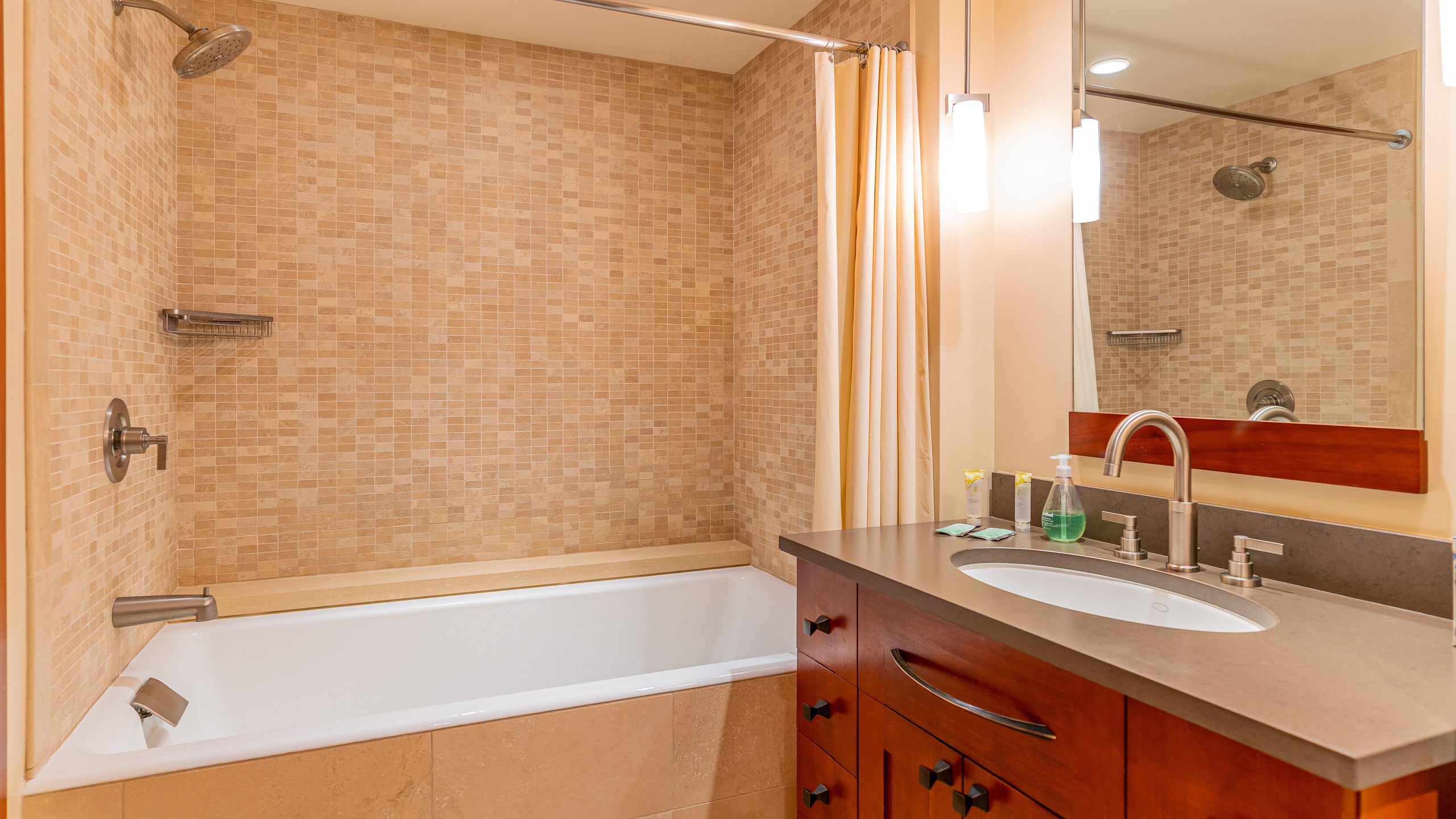 Condo in Kapolei · ★4.75 · 3 bedrooms · 4 beds · 2.5 shared baths - Image 8