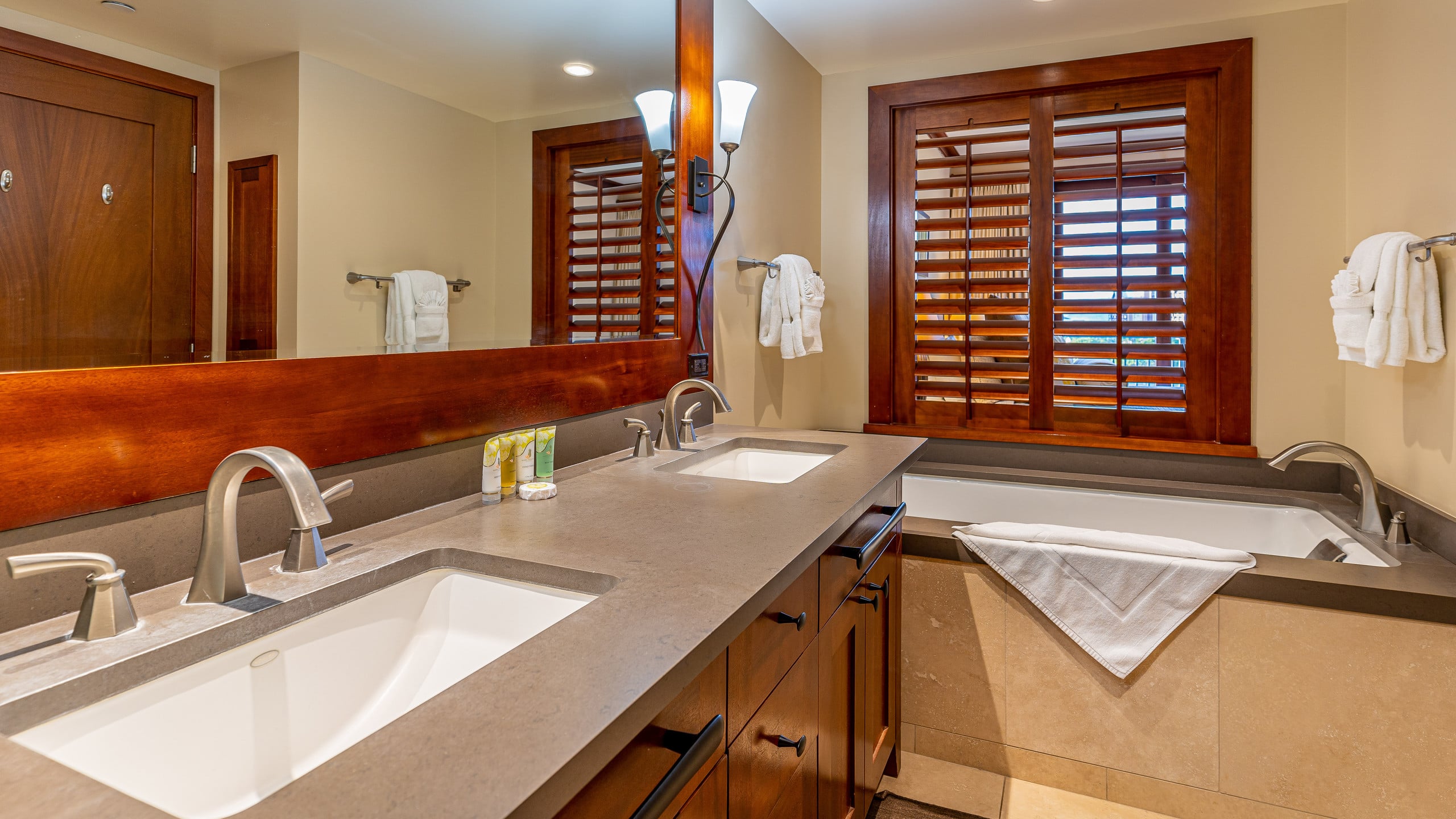 Condo in Kapolei · ★5.0 · 2 bedrooms · 4 beds · 2 shared baths - Image 11