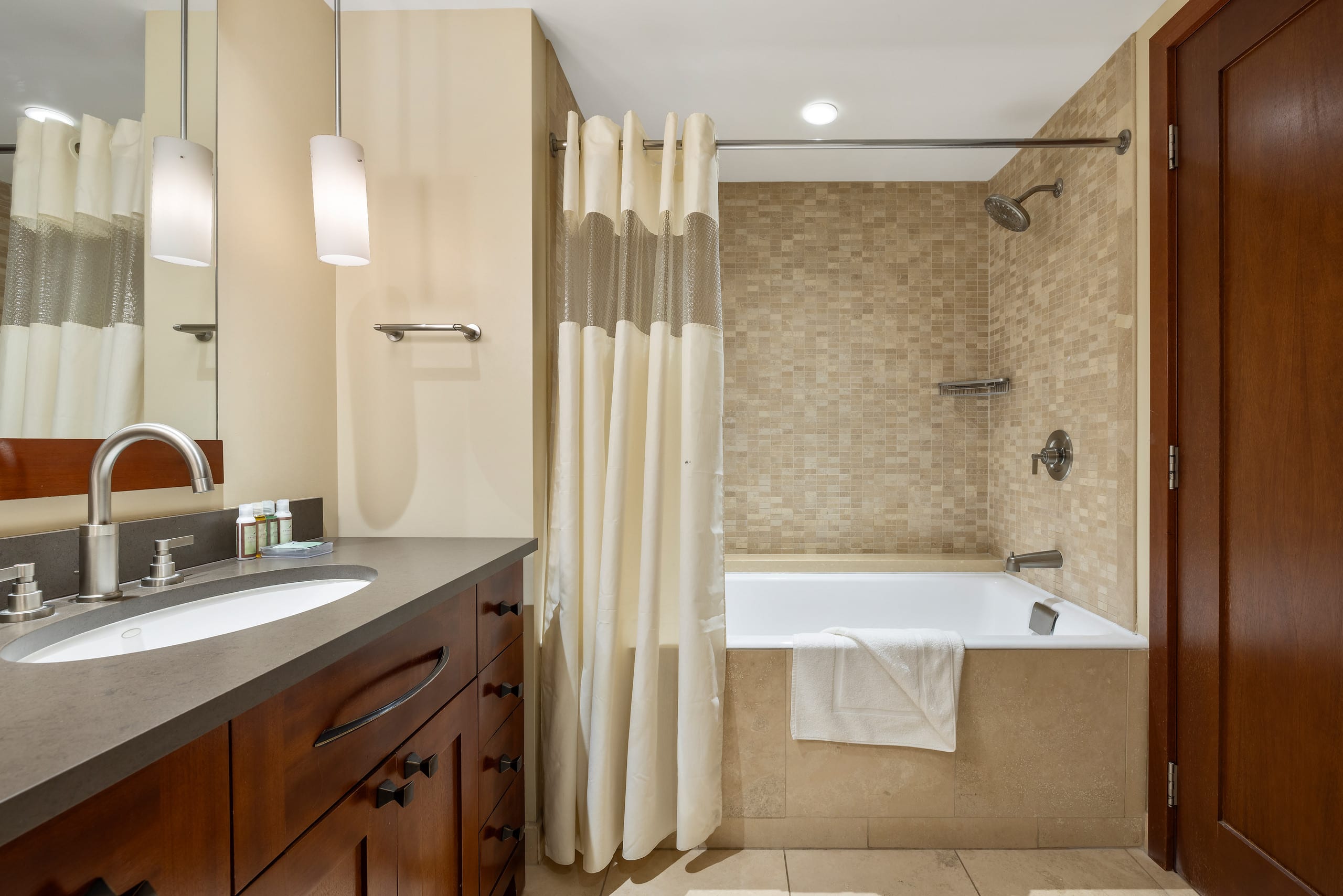 Condo in Kapolei · ★4.92 · 3 bedrooms · 5 beds · 3 shared baths - Image 18