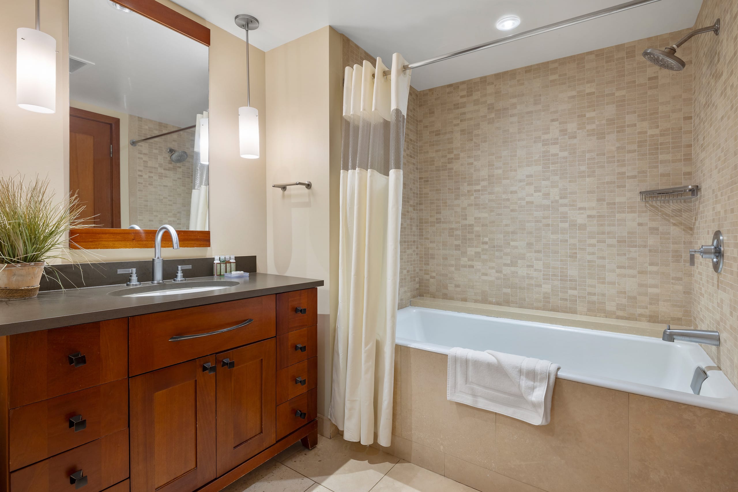 Condo in Kapolei · ★4.73 · 3 bedrooms · 4 beds · 3 shared baths - Image 15