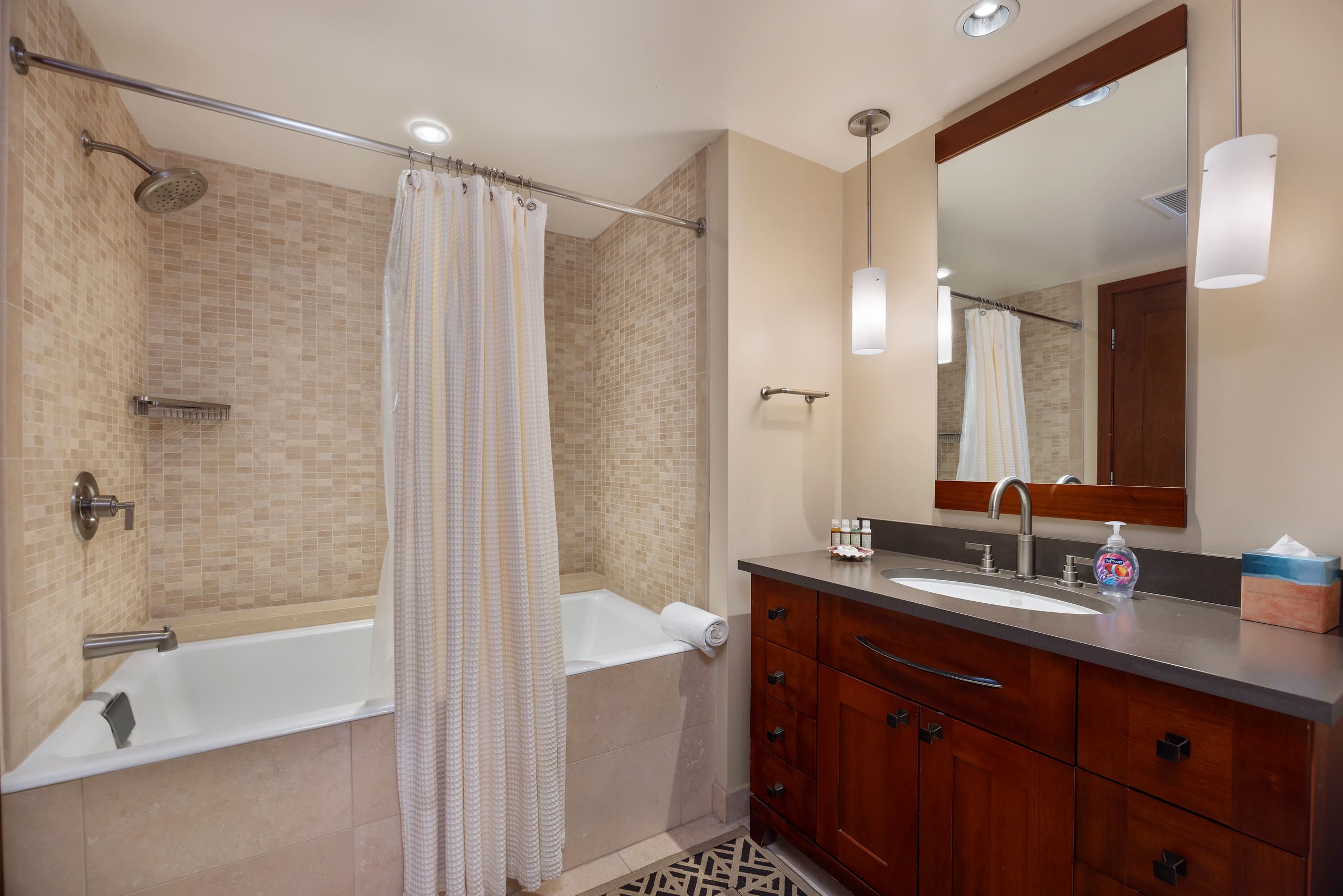 Condo in Kapolei · ★4.8 · 3 bedrooms · 4 beds · 3 shared baths - Image 17