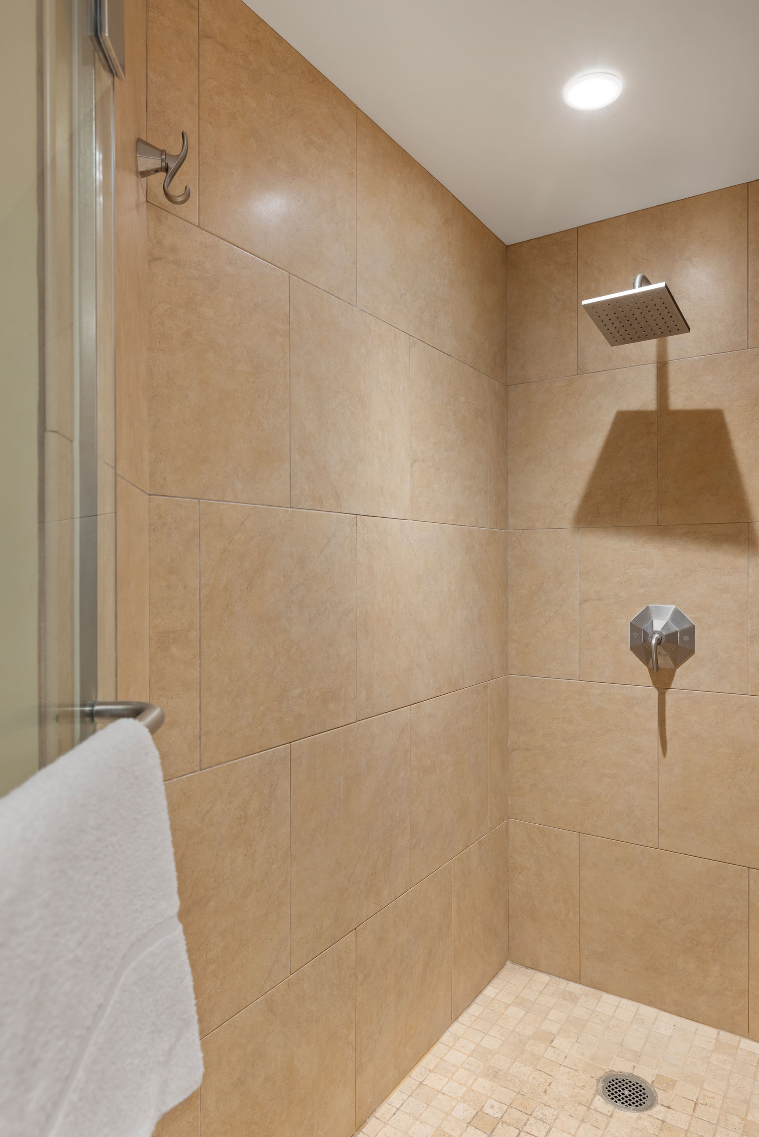 Condo in Kapolei · ★5.0 · 3 bedrooms · 4 beds · 3 shared baths - Image 24