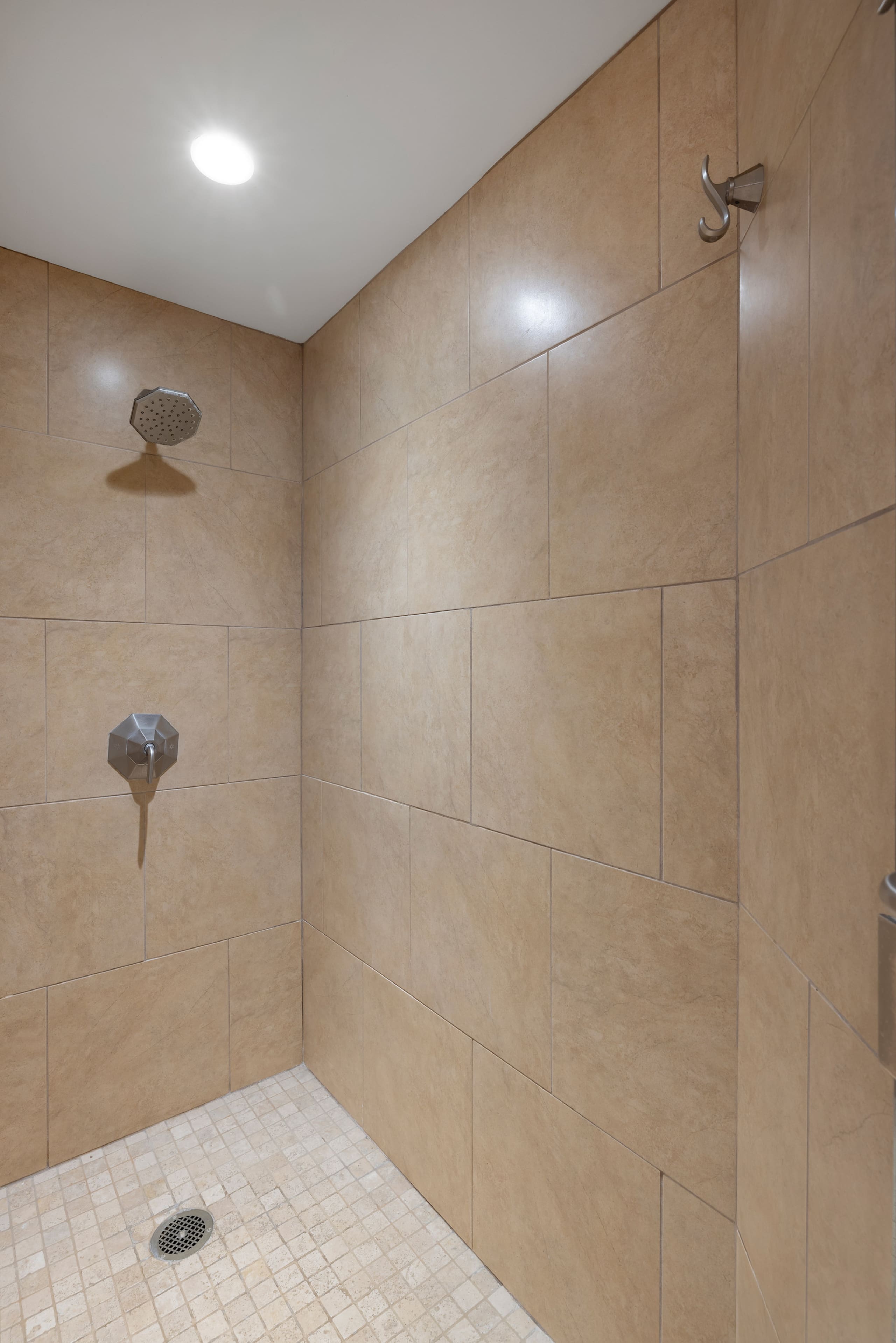 Condo in Kapolei · ★4.96 · 2 bedrooms · 3 beds · 2 shared baths - Image 18