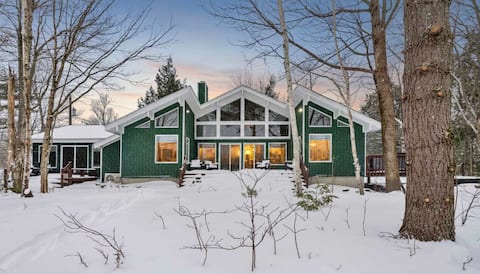 Lakeside 5-BR Home in Idyllic Berkshires