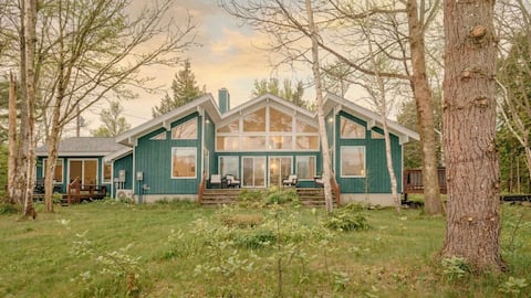 Lakeside 5-BR Home in Idyllic Berkshires
