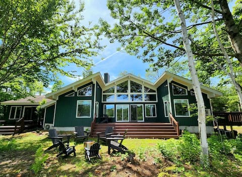 Lakeside 5-BR Home in Idyllic Berkshires