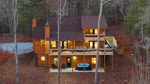 Outdoor Fireplace + TV~Hot Tub~Pool Table~Arcade