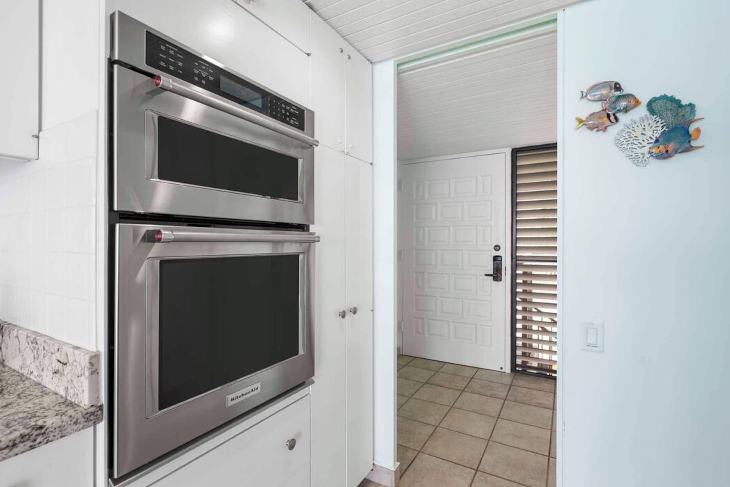 Condo in Kailua-Kona · ★4.86 · 2 bedrooms · 2 beds · 2 baths - Image 4