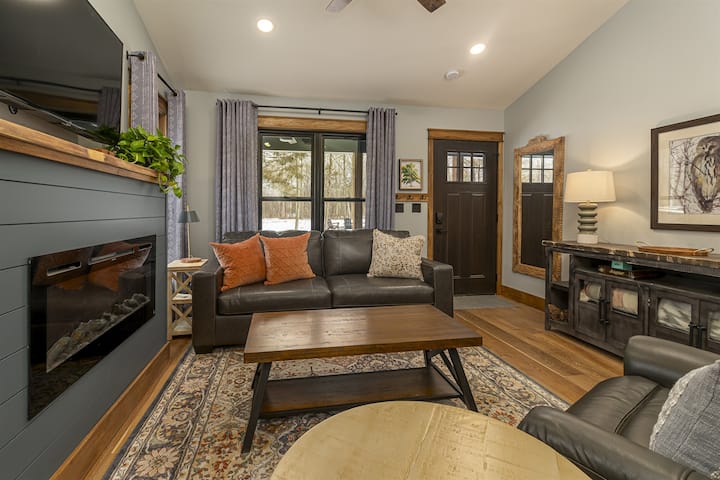 Wooded Cabin · Hot Tub, Firepit & Giant City - Illinois