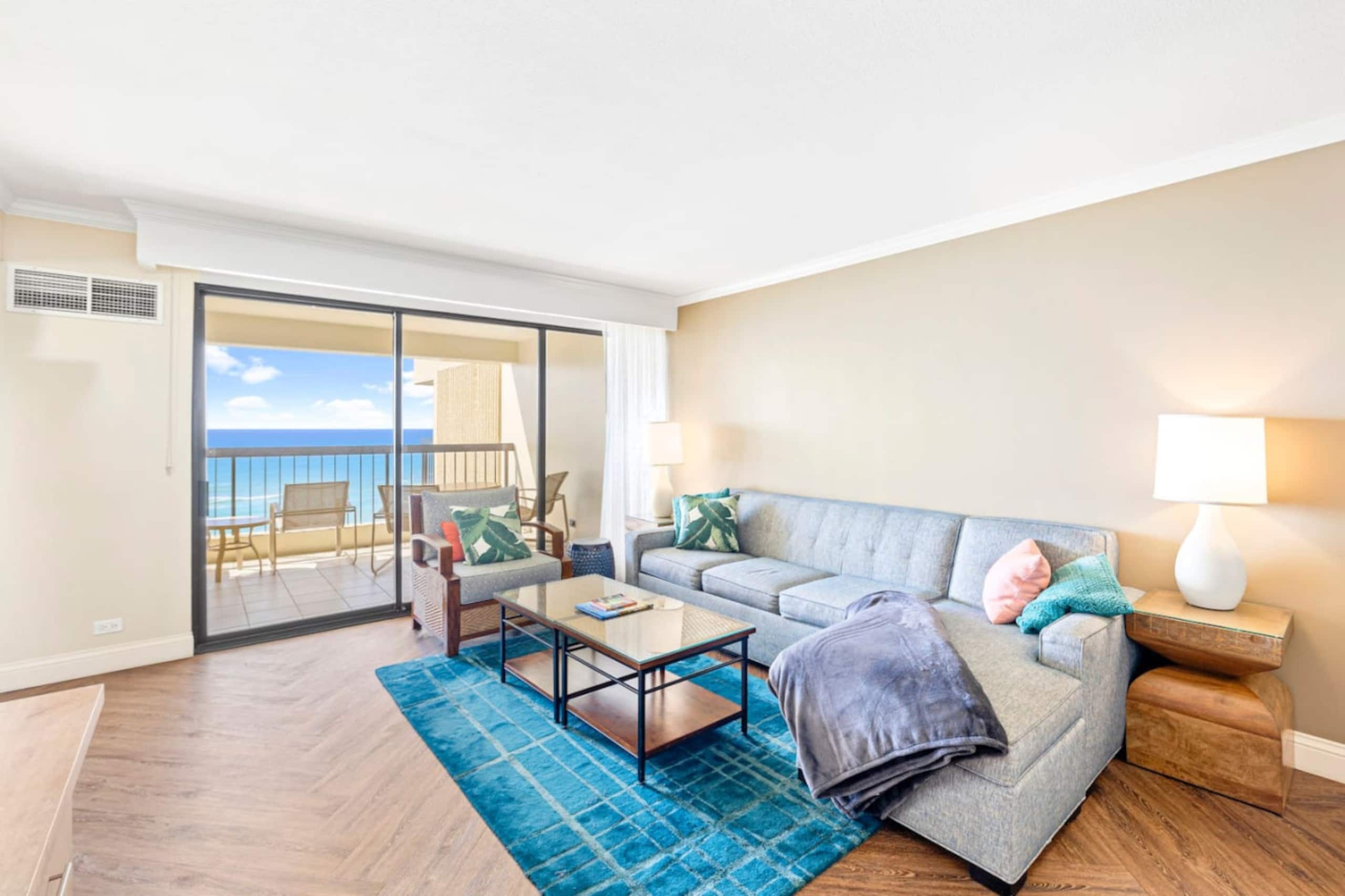 Oceanfront Condo W Free Valet Parking & Balcony - Image 8