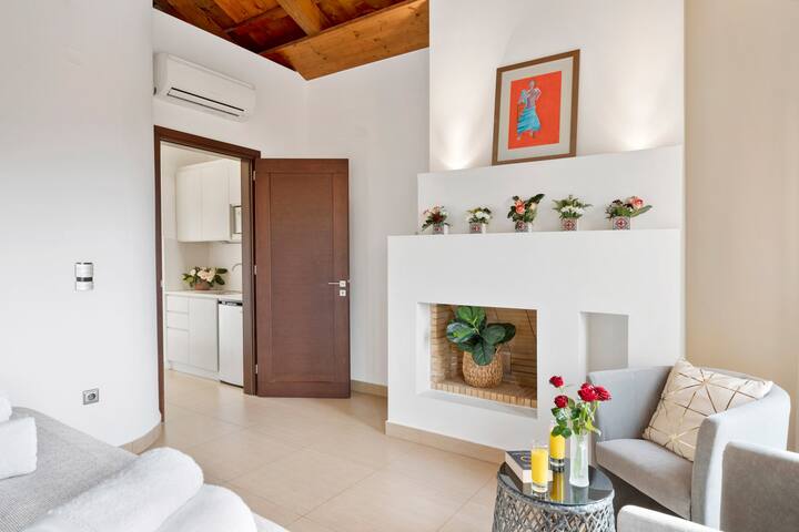 Luxurious Villa Liandri – 600 m² Resort gallery image 5