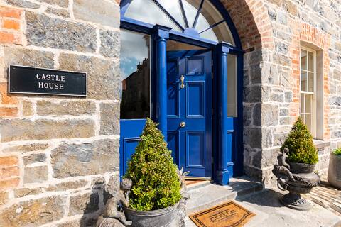 8 bedroomed house steeped in history