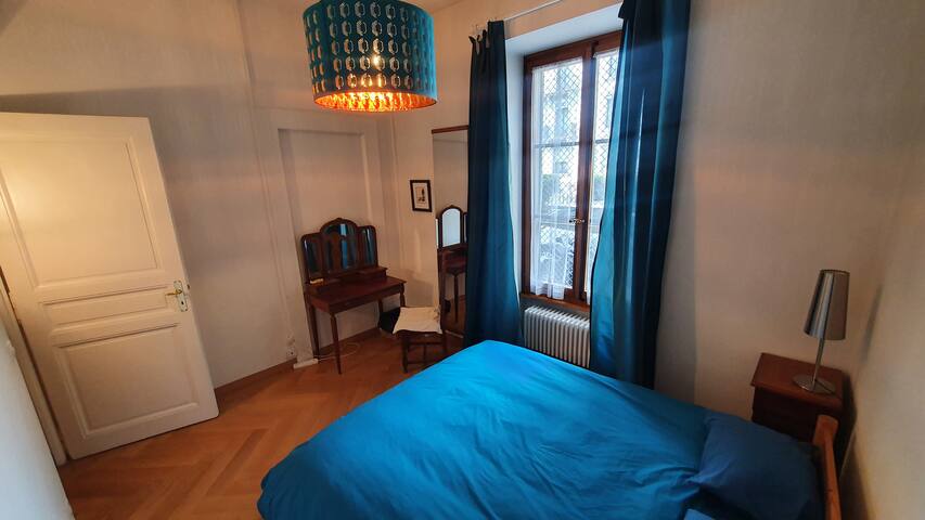 City 2 BR Apt+Garden+Parking gallery image 3