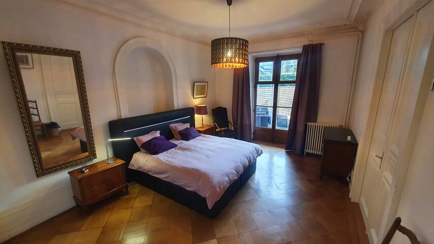 City 2 BR Apt+Garden+Parking gallery image 4