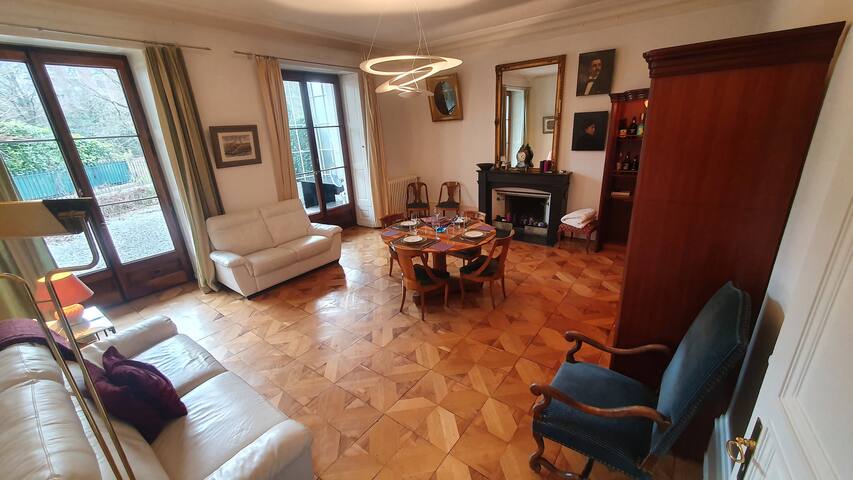 City 2 BR Apt+Garden+Parking gallery image 5