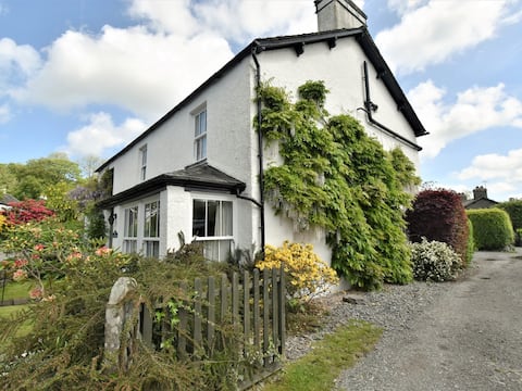 4 Bed in Near Sawrey (LCC33)