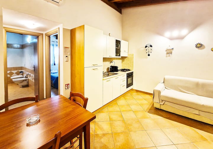 LaureLiving-Holiday-Home-La-Maddalena-fleti-ya-vyumba-viwili-bellavista-02-sebule-jikoni