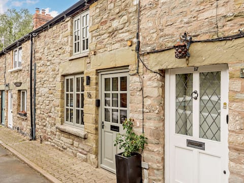 2 Bed in Hay-on-Wye (93221)