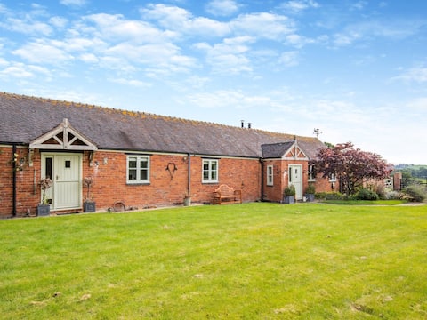 4 Bed in Bishops Offley (93215)