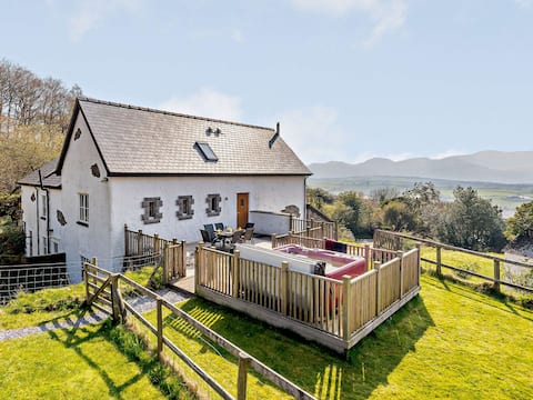 3 Bed in Conwy (74146)