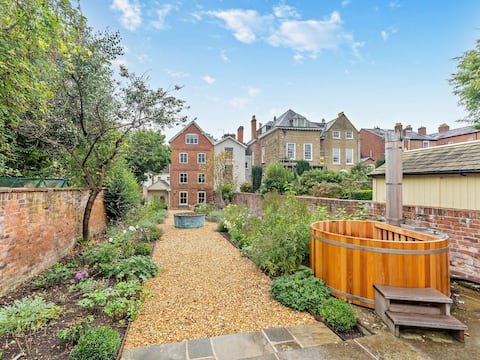 6 Bed in Ludlow (93327)