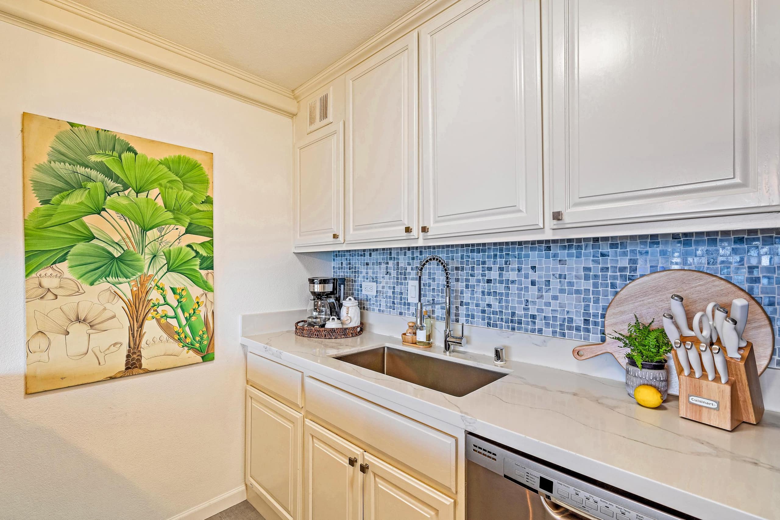Condo in Lahaina · ★4.98 · 1 bedroom · 2 beds · 1 bath - Image 14