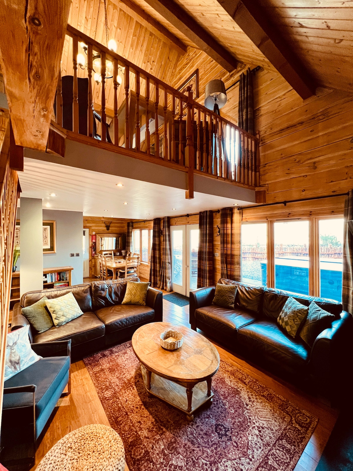 Sala de estar y mezzanine