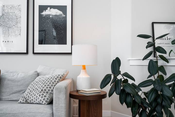 3BR/3BA Bridgewater Oasis + Fenced Yard & Garage! gallery image 2